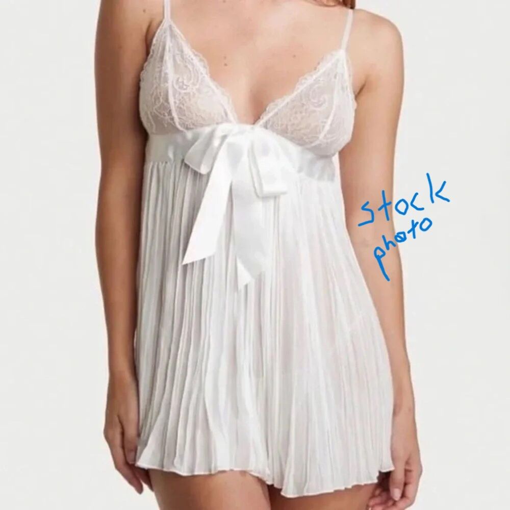 Victoria’s Secret ~ White Lace Pleated Babydoll Lingerie Set ~ Size Medium NWT